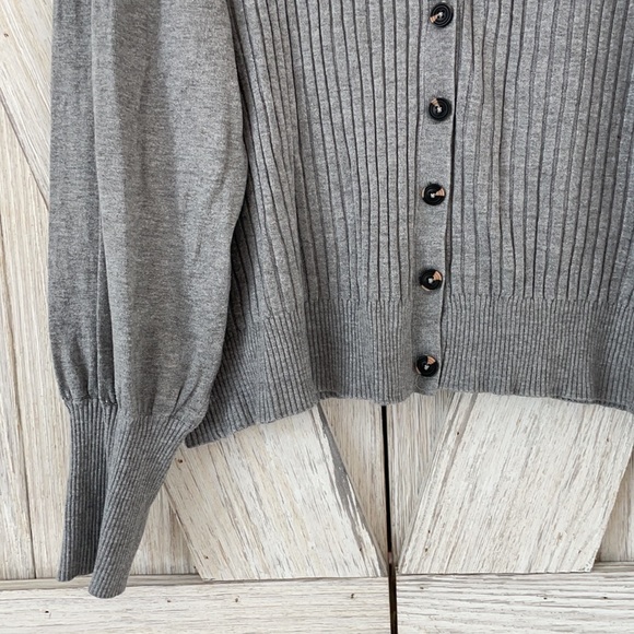 Marled Button Front Ribbed V-Neck Cardigan Top - Picture 5 of 8